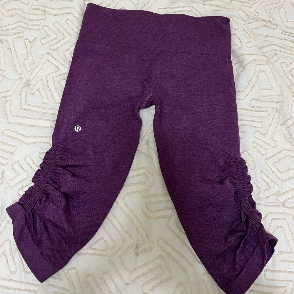 Lululemon flow crop size 6 knee length plum colour